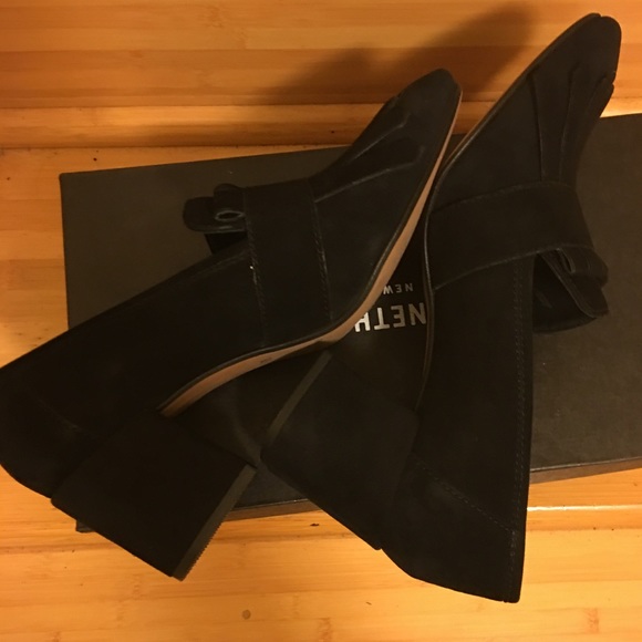 KENNETH COLE - black suede pumps - Picture 5 of 6